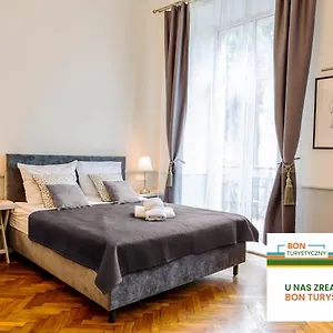 Angel House Apartmanhotel